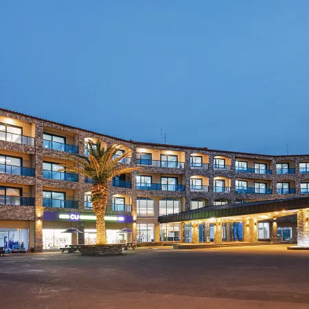Aewol Stay in Jeju Hotel&Resort Отели рядом с достопримечательностью «Публичная библиотека в городе Эволь»