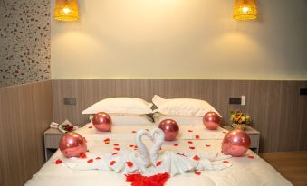 Guozhan Village Hotel