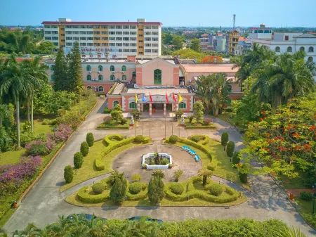 Li Lai International Hotel Отели в г. Монгкай