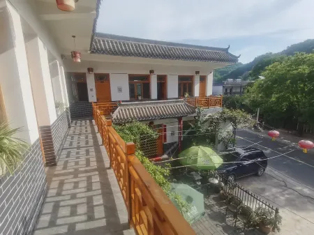 Maiji Mountain Sijichun Farm Stay Отели рядом с достопримечательностью «Immortal Cliff»