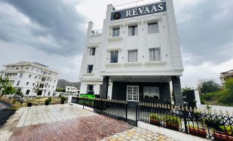 Revaas Lake View Boutique Hotel