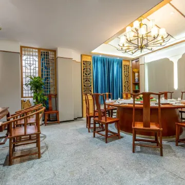 WAIFIDEN Hotel(Former Tokai Hotel - Xiaobei Metro Station - Free shuttle bus during Canton Fair)