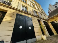 Paris Monceau by Edelsam