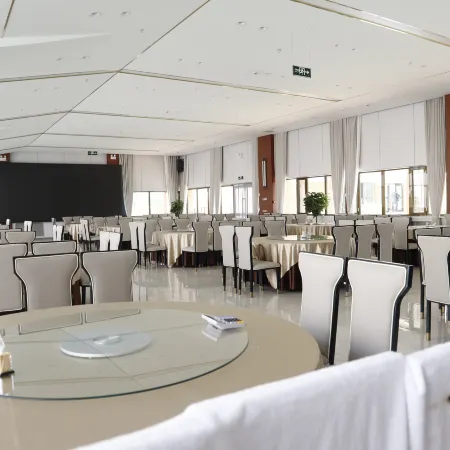 Delingha Shicheng Garden Hotel