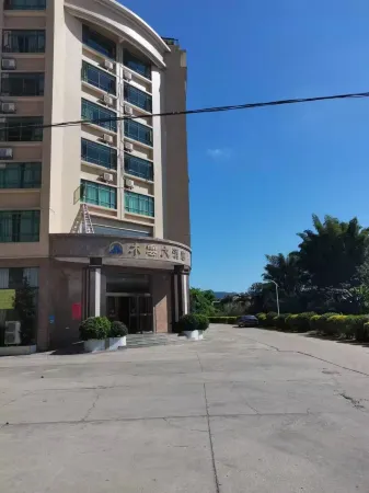 Zijin Muyun Grand Hotel (Yirong Town) Отели рядом с достопримечательностью «Heyuan Yuewang Mountain Scenic Area»