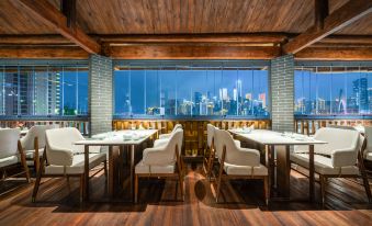 SFEEL Designer Hotel (Chongqing Nanbin Road Changjiang Cableway Store)
