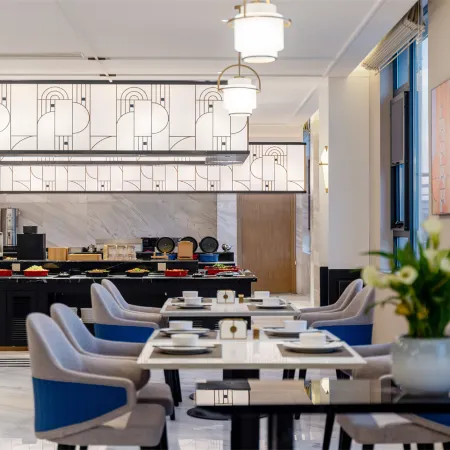 Jinjiang Metropole Hotel (Xinyang Gushi Government Square Branch)