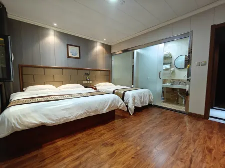 Changbai Yijia Hotel Отели рядом с достопримечательностью «Changbaishan No.1 Ice Spring»