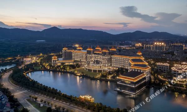 Crowne Plaza Xiangyang Fuchun Lakeside by IHG
