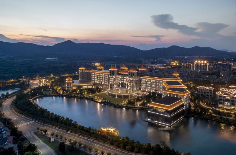 Crowne Plaza Xiangyang Fuchun Lakeside by IHG