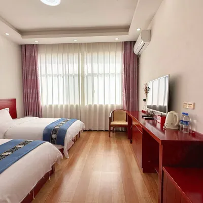 Eight Days Manor Holiday Hotel Hotel dekat Dongchuan Red Land