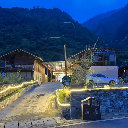 Yang Family Courtyard Homestay