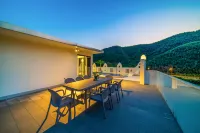 Mogan Mountain Xiaoyao Zhijing - Stream Trekking, Hot Spring & Design Boutique Guesthouse