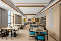 Country Inn & Suites by Radisson Hotel (Xinxiang Huixian Municipal Government) - Parking