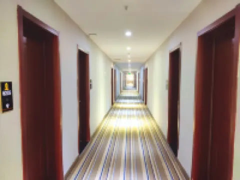 โรงแรมซูเปอร์ 8 (พลาซ่าวูเยว หลินอี้ ถนนตงซิง สนามบิน)