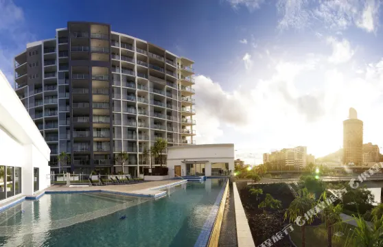 湯斯維爾假日盛橡套房酒店