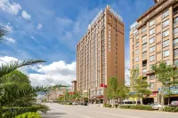SUPER 8 HOTEL PREMIER Отели рядом с достопримечательностью «Южная остановка пассажирского транспорта в Чжэцзе»