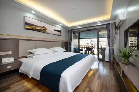 Fenghuang meng yuan xiao zhu River View Boarding House