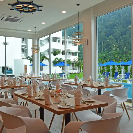 Avi Pangkor Beach Resort Отели рядом с достопримечательностью «Foo Lin Kong Temple»