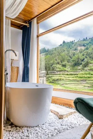 comfortableZhaoXing Отели рядом с достопримечательностью «Zhaoxing Dong Village»