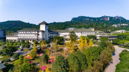 Mianzhou Hotel Отели рядом с достопримечательностью «Luofu Mountain»
