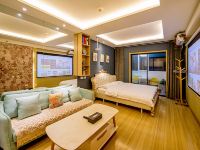 银川艾青公寓式酒店 - 金色浪漫巨幕投影大床房