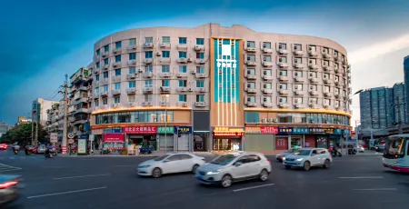 Shizhou Hotel (Mianyang High-speed Railway Station CapitaLand Branch) Отели рядом с достопримечательностью «Yuewang Tower»