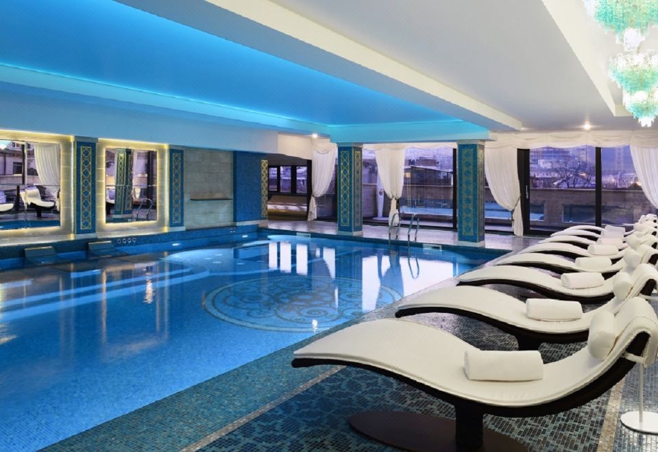 1. 앰바사도리 트빌..