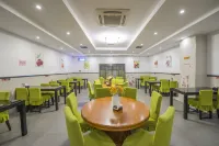 精品假日大飯店（北海大潤發高鐵站店）