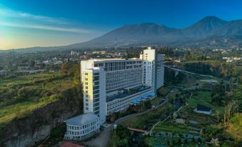 Le Eminence Puncak Hotel Convention & Resort