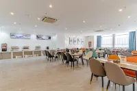 Huaman Business E-sports Hotel (Feidong Longtang Expressway Water Conservancy Hydropower College)