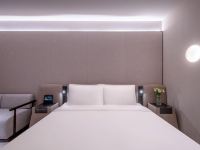 桔子水晶北京国贸合生汇酒店 - 极简风豪华大床房