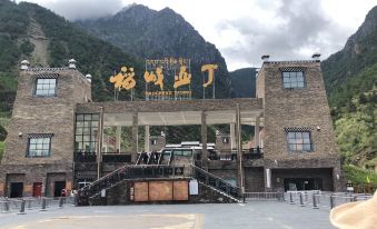 Daocheng Yatulinka Hotel (Daocheng Yading Visitor Center)