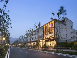 Weshang Light Residence Hotel (dengfengSongshan Shaolin Temple Scenic Spot)