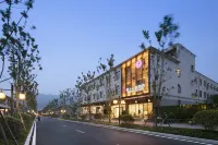 Weshang Light Residence Hotel (dengfengSongshan Shaolin Temple Scenic Spot) Hotel dekat Songshan Shaolin Wushu Vocational Institute