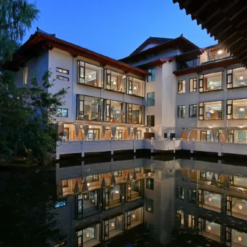 Shangquan Lishe Diyiquan  Hotel Отели рядом с достопримечательностью «Озеро Пяти драконов»