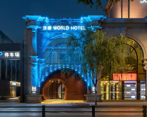 world Hotel Отели рядом с достопримечательностью «Озеро Пяти драконов»