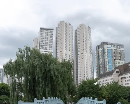 Golden Planet Hotel 利川市のホテル