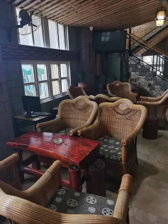 Yixuan Light Travel Hotel (Chengdu Xipu Metro Station Branch) Отели в г. Пенчжоу