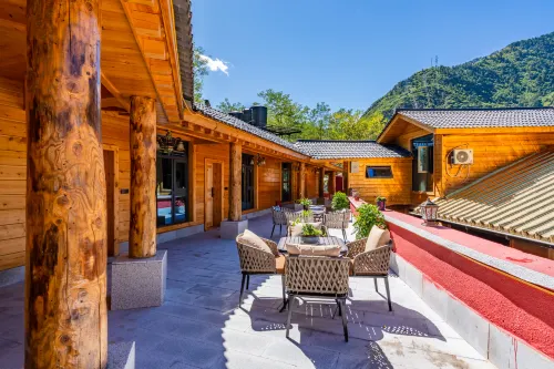 Snow Mountain Home · Tibetan Culture Photography and Food Experience Homestay