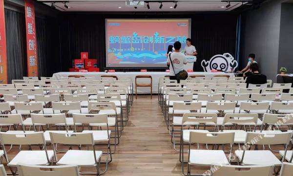 Xingyi International Apartment (Guangzhou Poly World Trade Pazhou Exhibition Center)