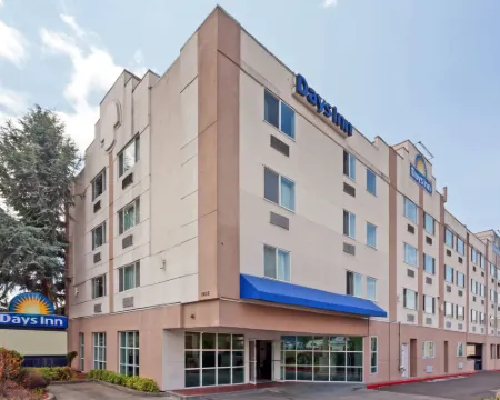 デイズ イン バイ ウィンダム シータック エアポート シータックのホテル