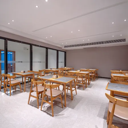 Unitour Hotel (Yulin Rong County Rongzhou Bridge Railway Station)