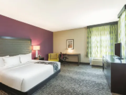 La Quinta Inn & Suites by Wyndham Memphis Downtown メンフィスのホテル