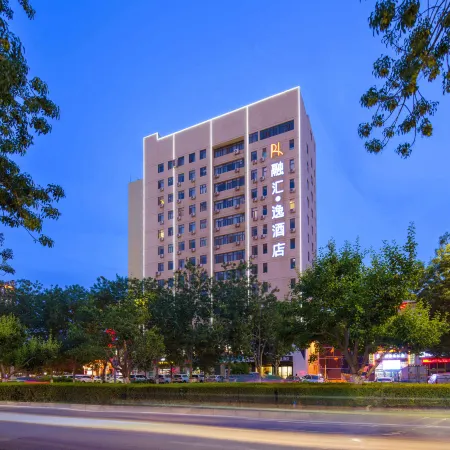 Korla Ronghui Yi Hotel (Xiangli Avenue Food Street Branch)