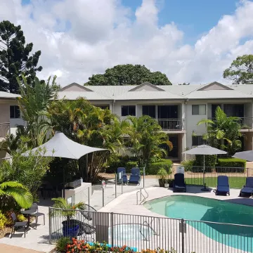 Noosa River Retreat Holiday Apartments Отели рядом с достопримечательностью «Торгово-развлекательный центр Noosa Junction»