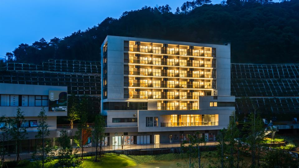 Qingyuan Qushu Rongchuang Xigu Secret Land Hotel