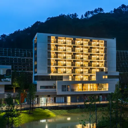 Qingyuan Qushu Rongchuang Xigu Secret Land Hotel