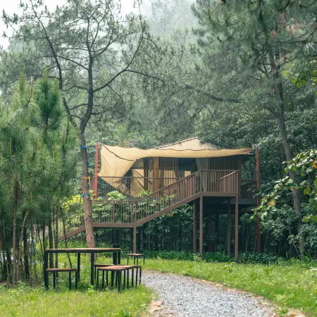 Qingyuan Qushu Rongchuang Xigu Secret Land Hotel