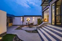 Floral Hotel·Beijing Guanshan Nuanchao Hotel (Yanqing Liuyubao Shop) Hotels near Paizi Mountain